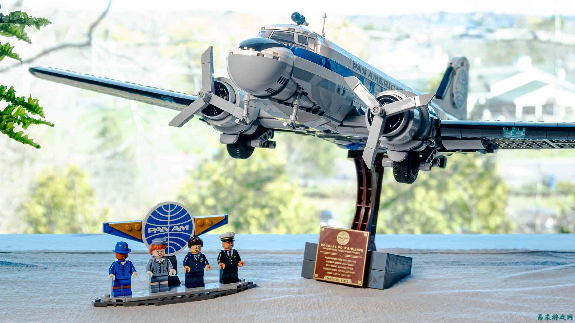 我们拼搭了 LEGO Icons Pan-Am Douglas DC-3