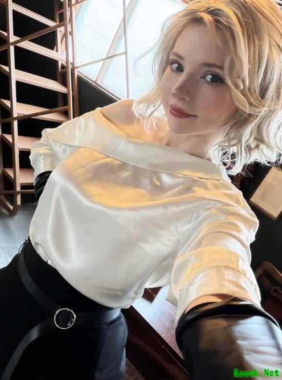 PeachMilky化身生化危机9格蕾丝，高还原Cosplay惊艳亮相
