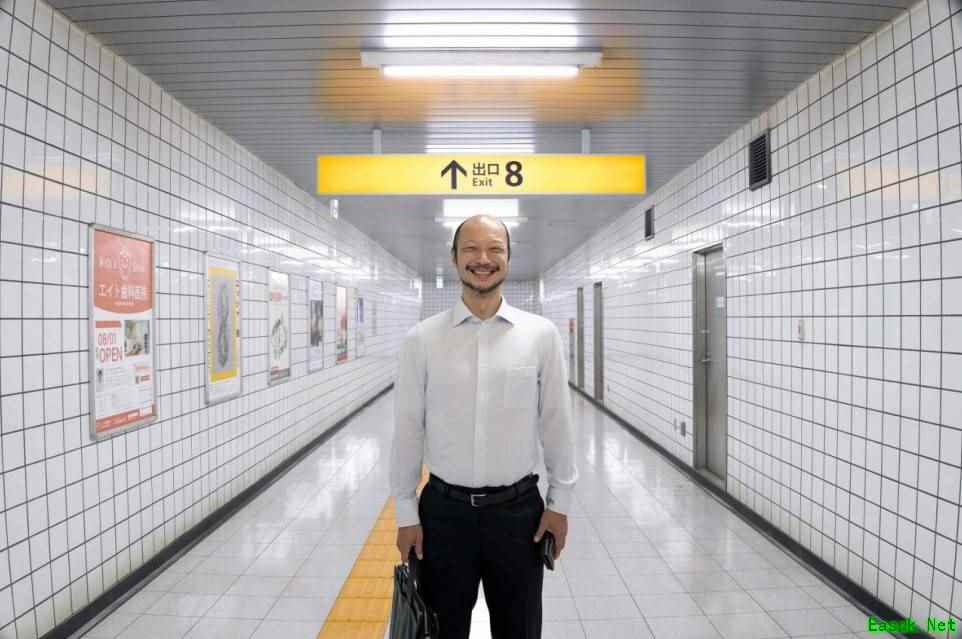 8号出口NPC大叔河内大和:一镜到底背后的自行车狂奔真相