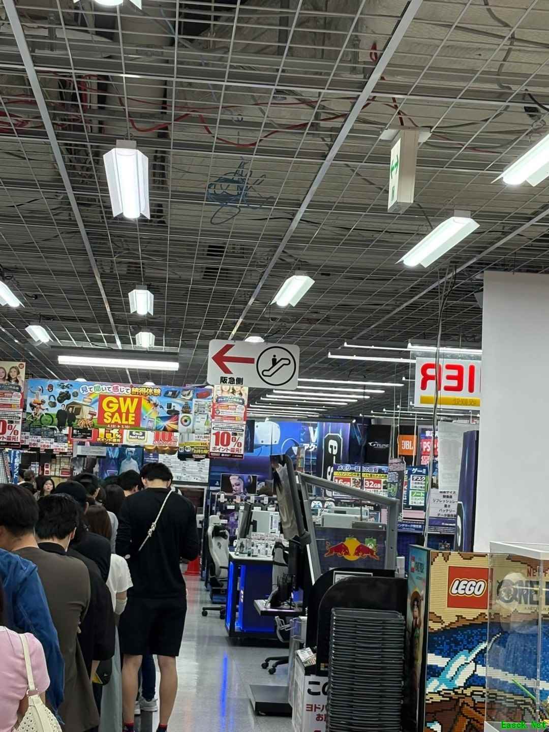 任天堂Switch2日本5月25日涨价在即，消费者抢购致多地门店排长队