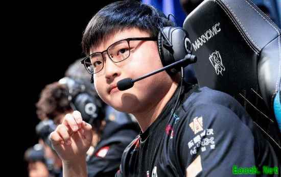 Uzi直播误曝LOL怀旧服传闻引热议，玩家热议版本回归与适配难题