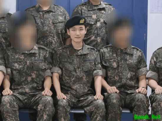 新兵蛋子小花生出列！韩兵役厅放出入伍新兵军装照
