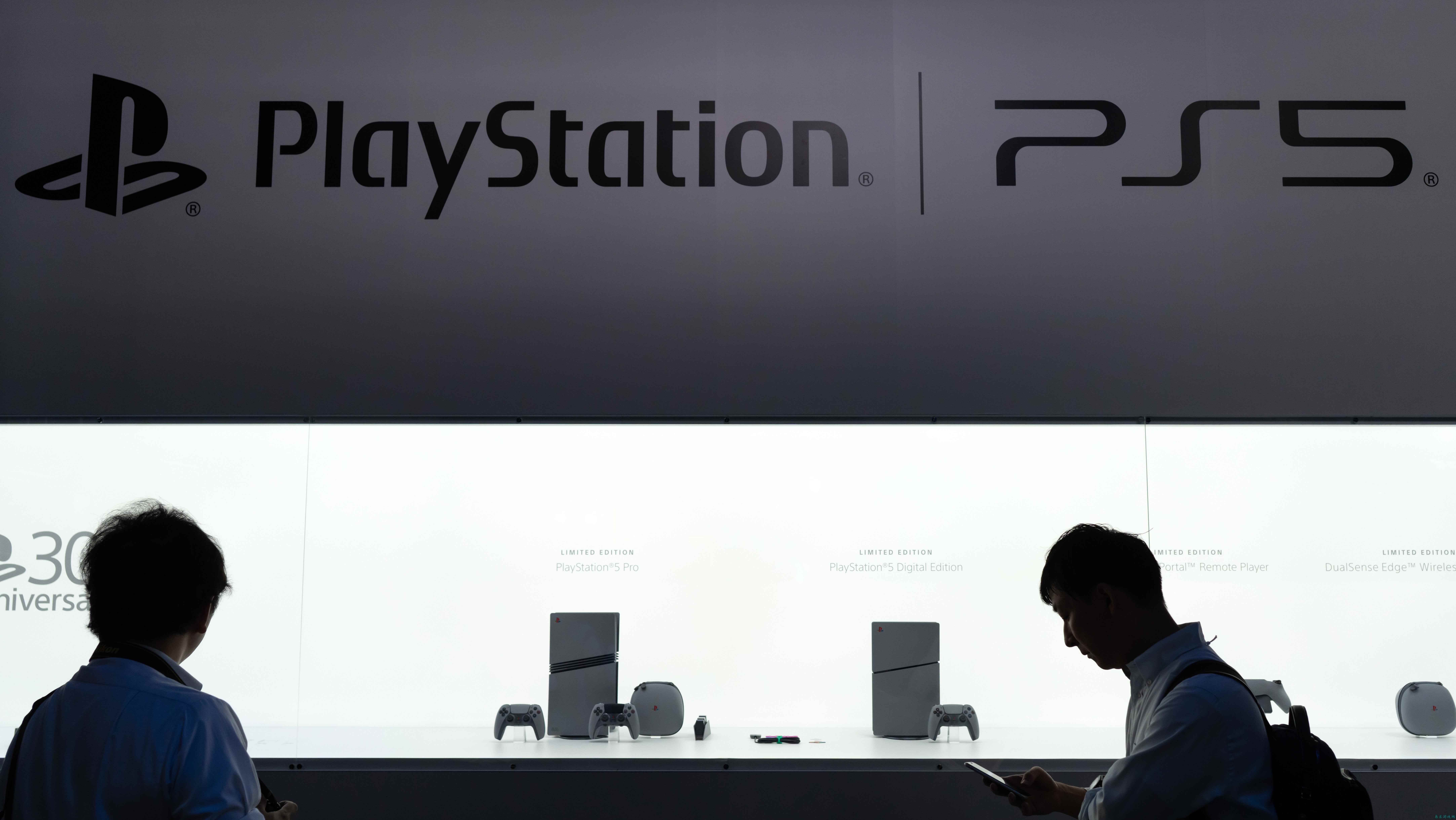 日本视角:PlayStation 推进全数字化未来引发玩家与开发者担忧,小岛秀夫的一则转发更是时机巧妙。