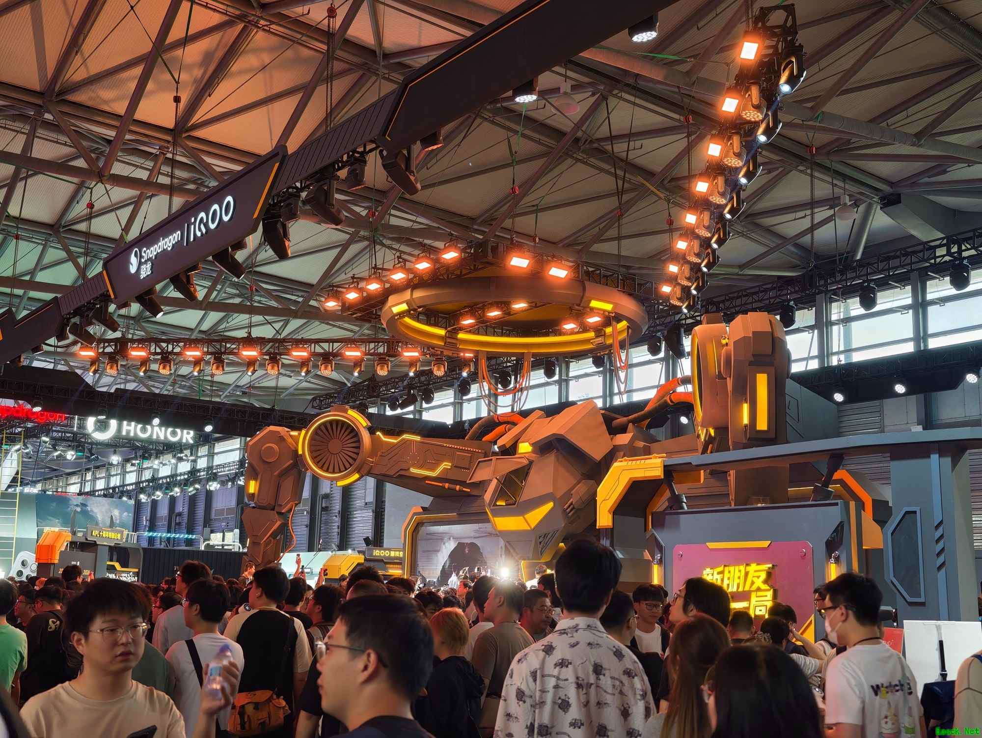 iQOO亮相ChinaJoy:打造KPL级电竞体验空间,全系性能产品集中展示