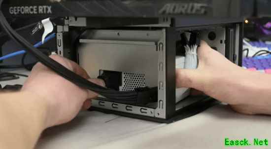 大神外挂RTX5060魔改NAS服务器 游戏帧率暴涨828%