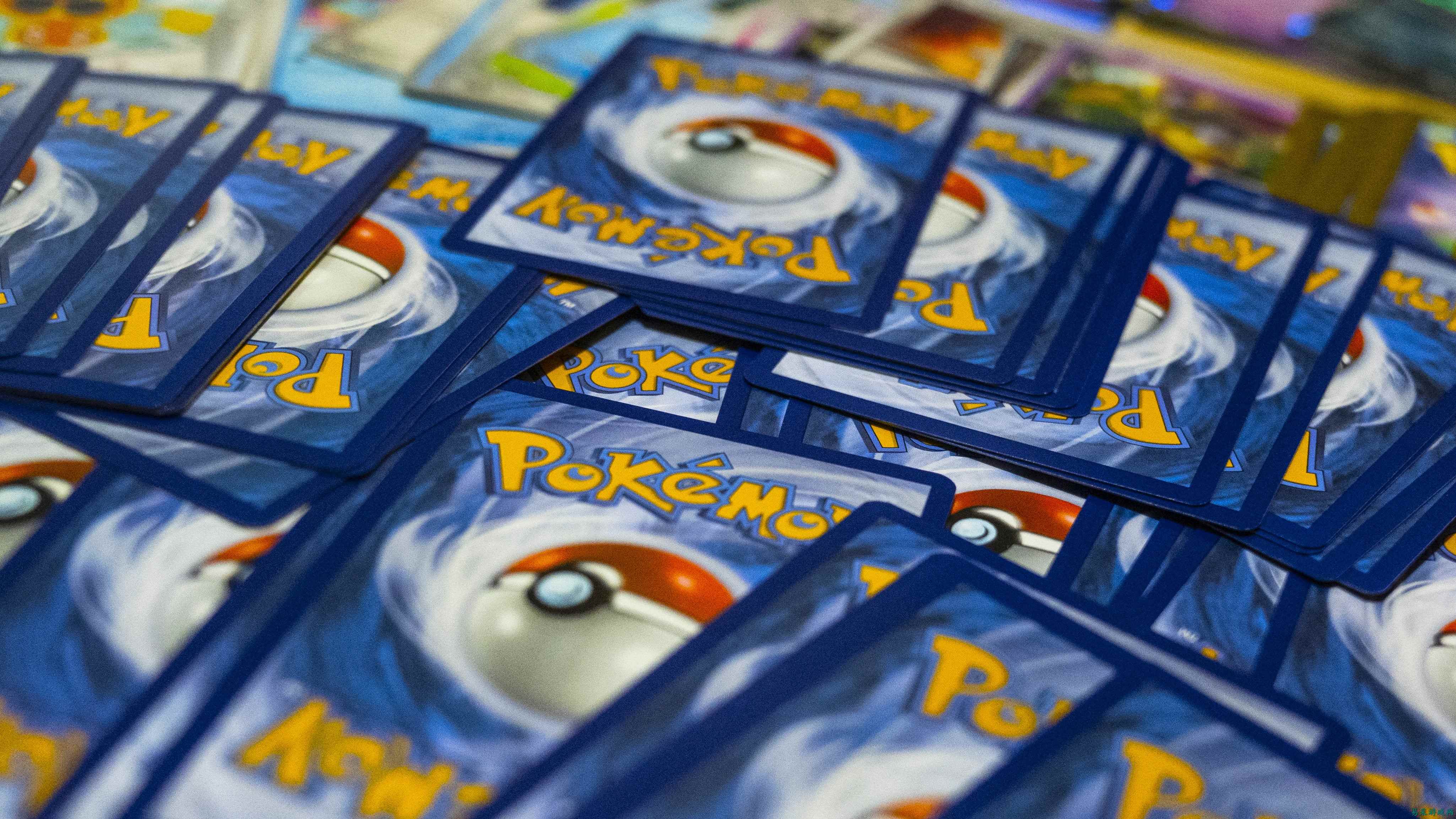 粉丝称,Target 为打击黄牛,在售出前会将 Pokémon cards 的包装盒割开。